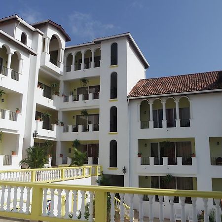 מלון West Bay Colonial מראה חיצוני תמונה