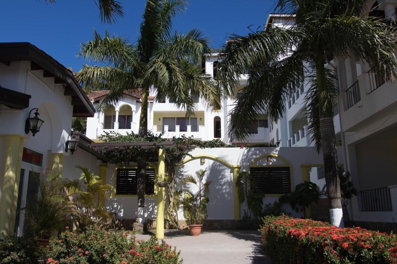 מלון West Bay Colonial מראה חיצוני תמונה